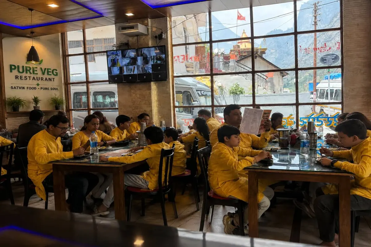 Restaurant dining at Hotel Raghuveer