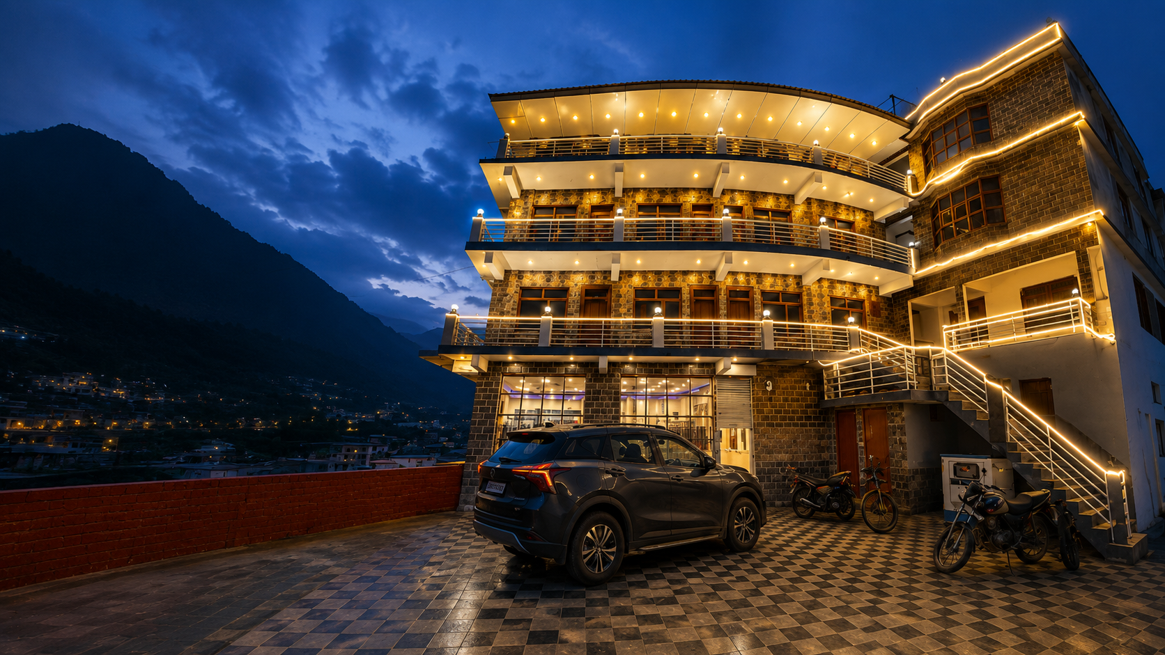 Hotel Raghuveer with Himalayan backdrop